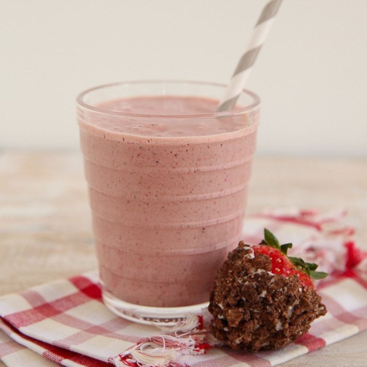 Chocolate Covered Strawberry Cocoa PEBBLES™ Smoothie - Post® Recipe |  |