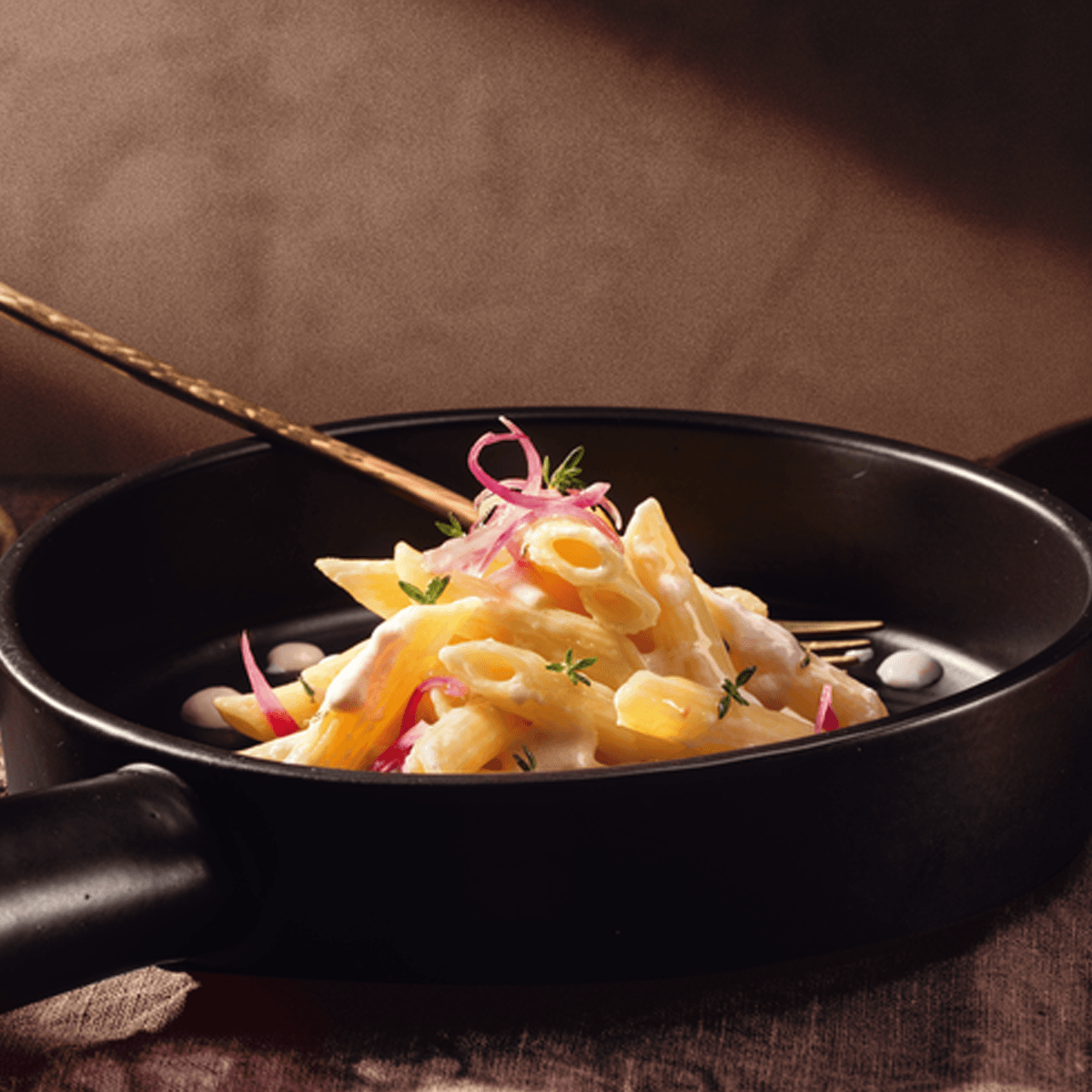 Al Bronzo Penne with Cream of Caramelized Onions, Parmigiano &amp; Thyme - Barilla Recipe |  |